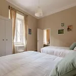 Merulana Bright Apartment